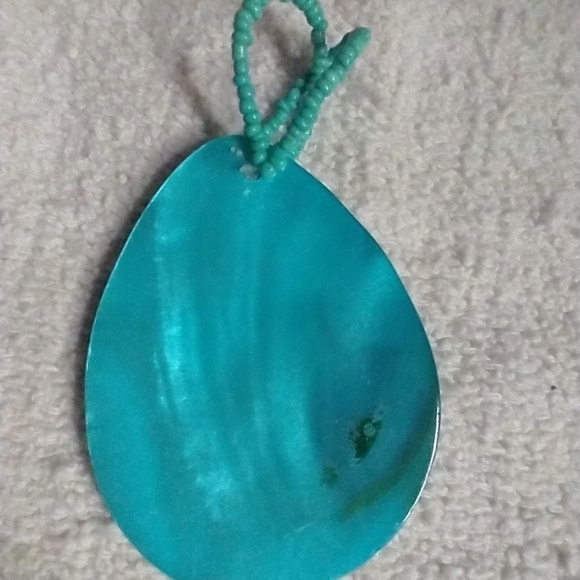 Large blue shell and beads pendant - Picture 2 of 3